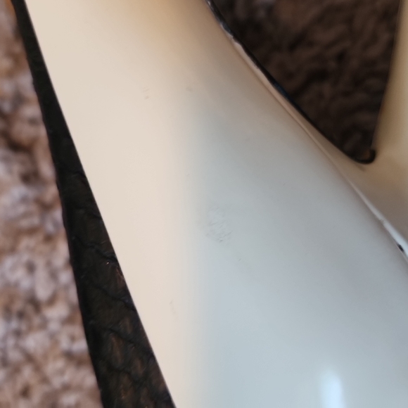 L.A.M.B. black/white suede & leather pumps-6.5 - Picture 6 of 14